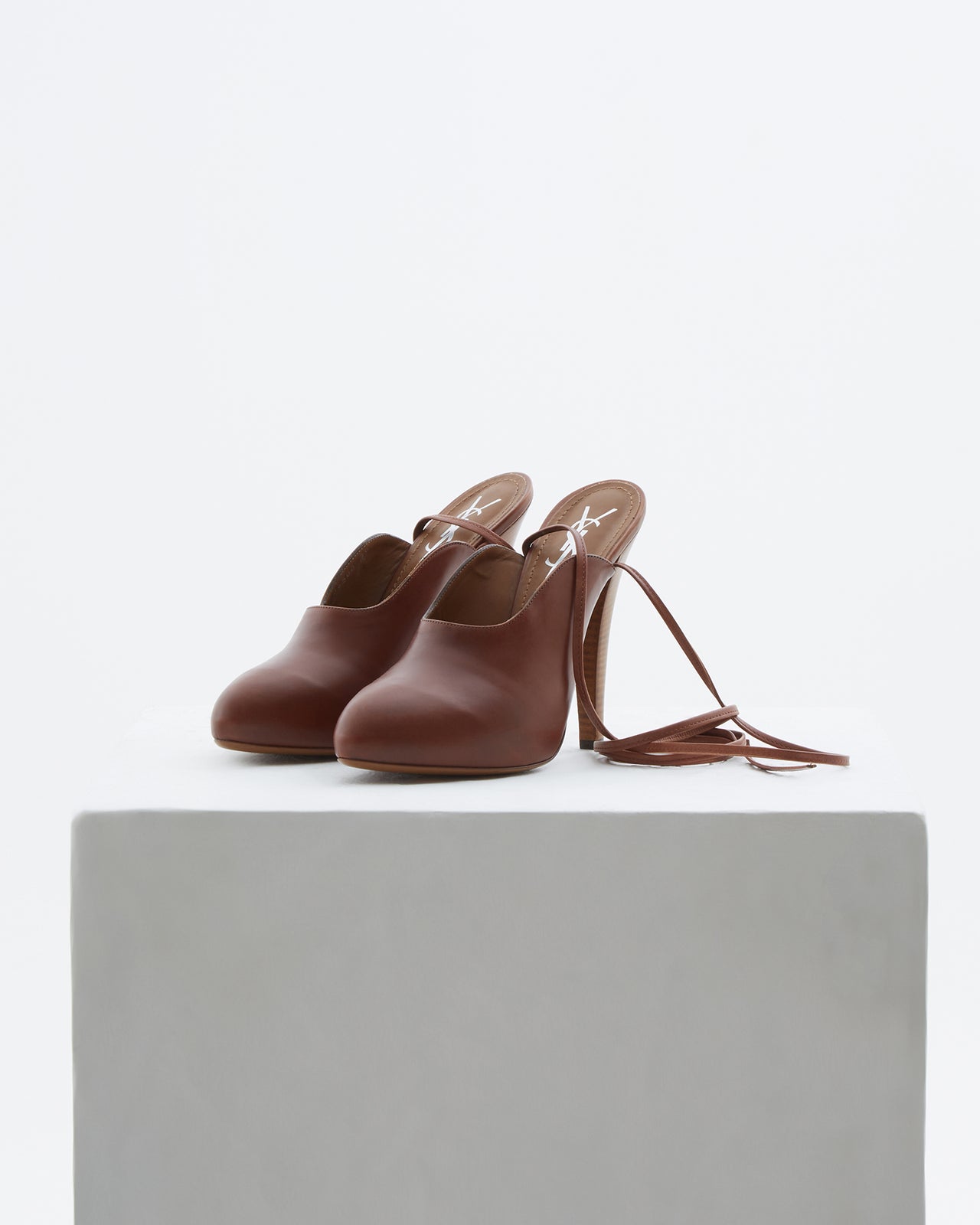 Yves Saint Laurent Resort 2010 Lace-up pointed toe leather heels